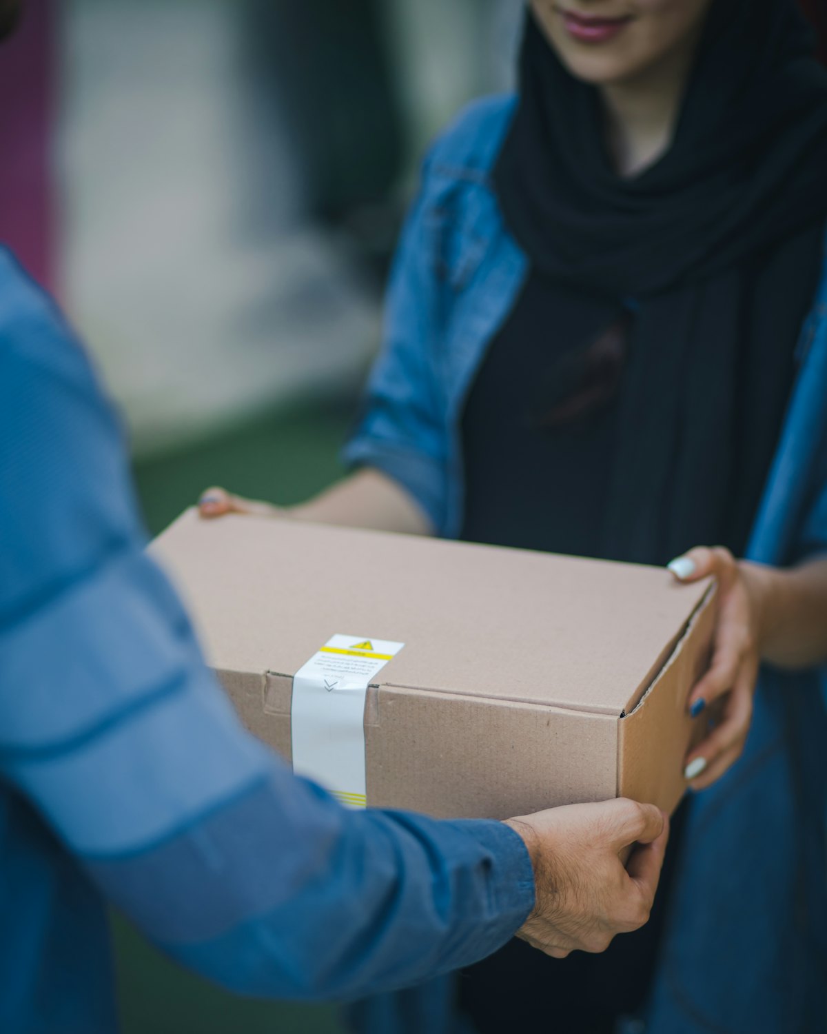 Parcel handed over at pickup